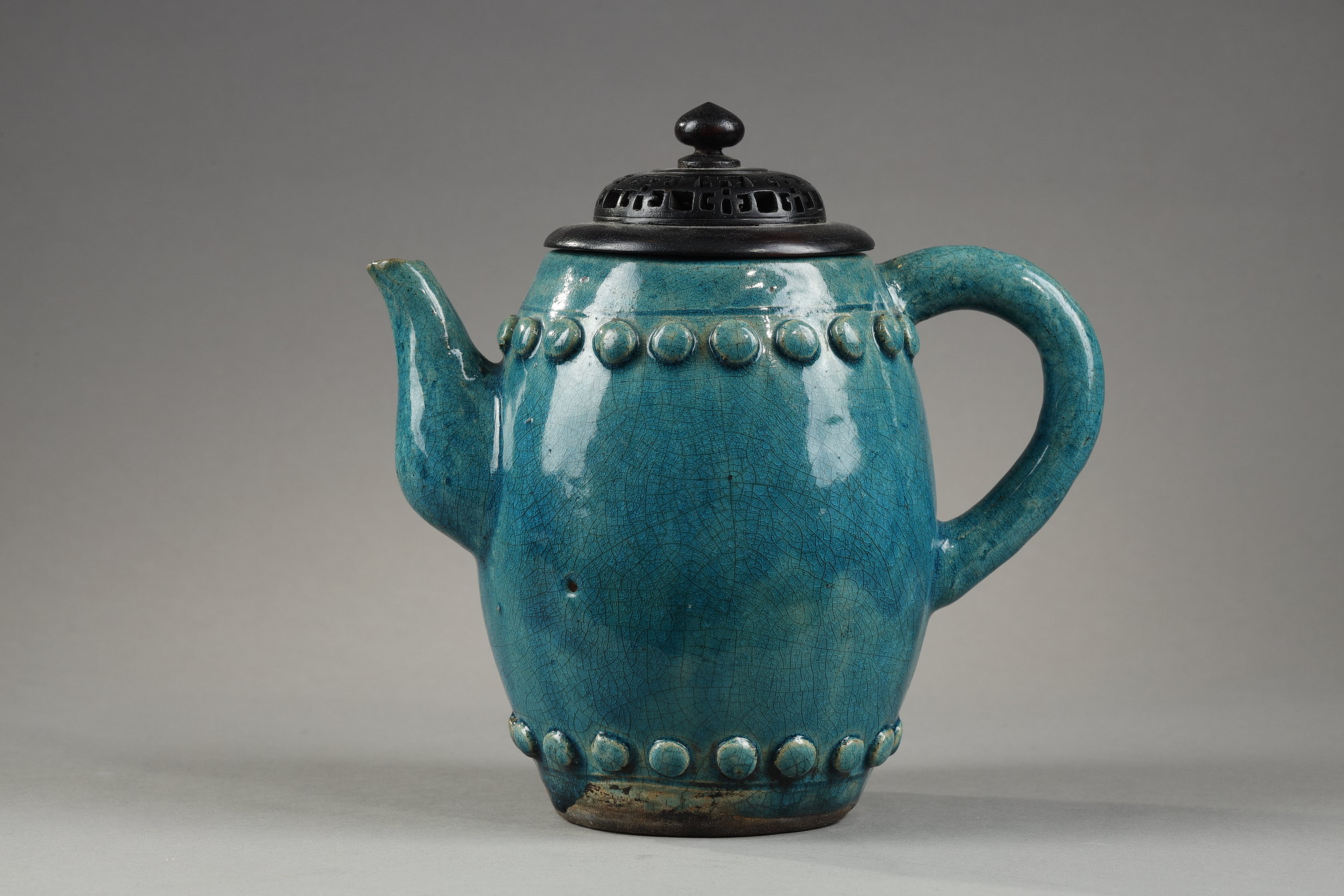 Teapot porcelain stoneware barrel shaped
China Ming period 16th century